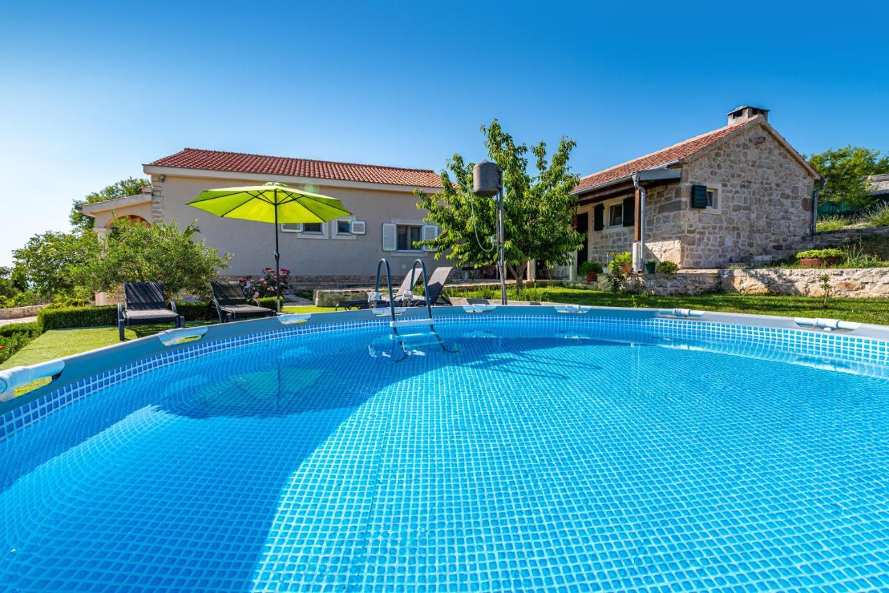 Holiday Home Ante With Beautiful Private Garden Nadin Ngoại thất bức ảnh